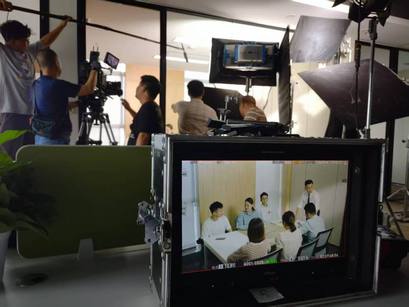乌拉特后旗TVC拍摄公司：科技产品视觉化大师，诠释未来感与功能美学