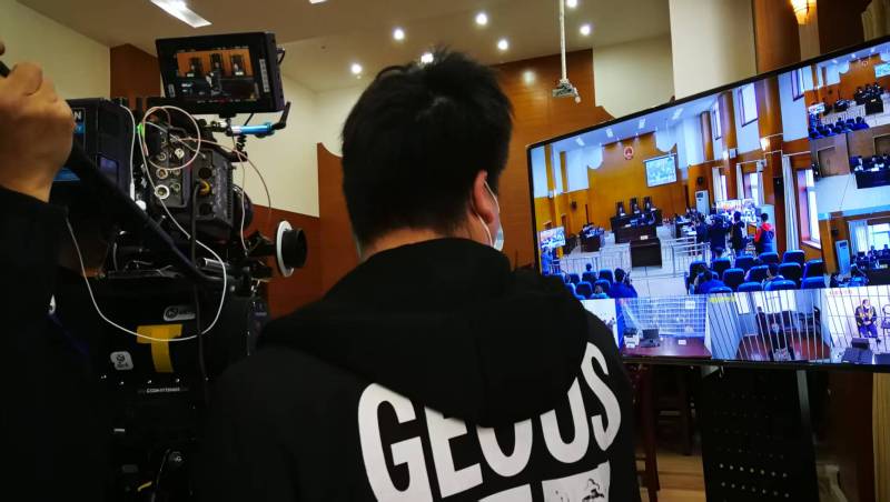 AI生成VS人工创意——乌拉特后旗广告片拍摄公司的技术浪漫主义实践